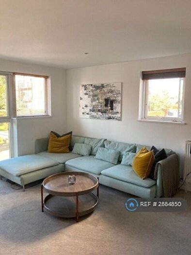 1 Bedroom Flat To Rent In Oak House, Leatherhead, KT22