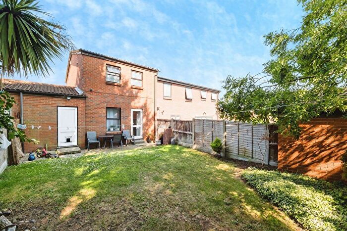 3 Bedroom Semi-Detached House For Sale In Quarry Mews, Purfleet-On-Thames, RM19