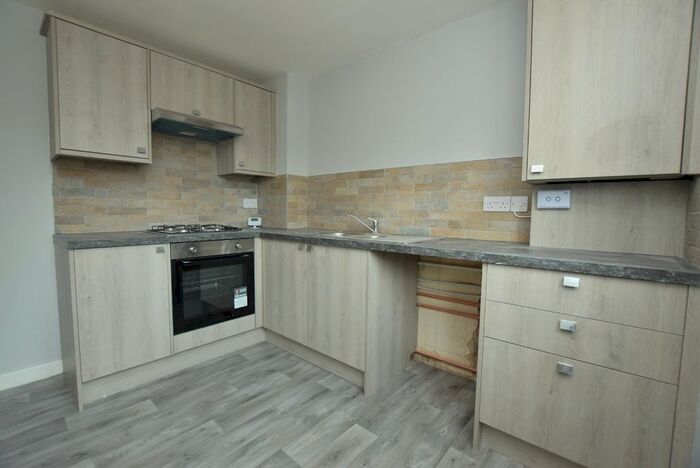 2 Bedroom Flat To Rent In Lidgett Lane, Leeds, West Yorkshire, LS8
