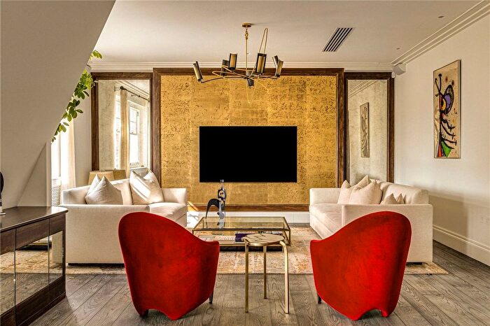3 Bedroom Flat To Rent In South Street, London, W1K