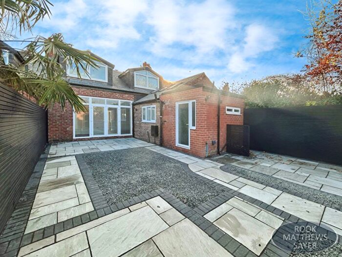 4 Bedroom Bungalow To Rent In Oakfield Terrace, Gosforth, Newcastle Upon Tyne, NE3