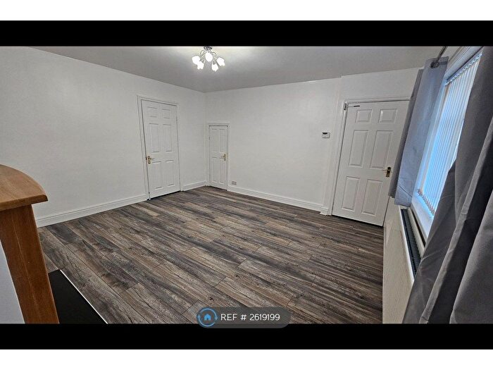 3 Bedroom Semi-Detached House To Rent In Sissions Road, Leeds, LS10