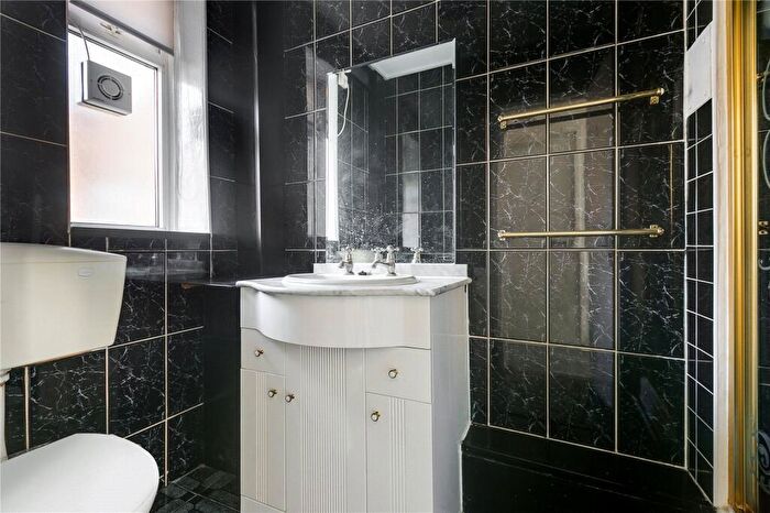 Flat To Rent In Victor Cazalet House, Gaskin Street, N1