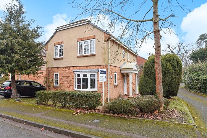 4 Bedroom Detached House To Rent In Southerland Close, Weybridge, KT13