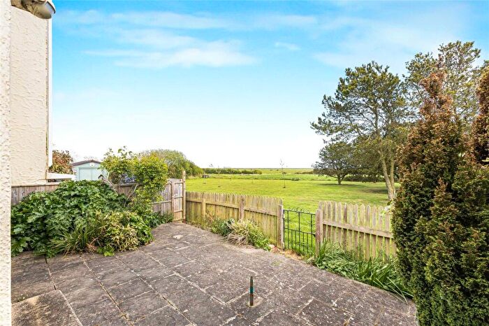 1 Bedroom Bungalow For Sale In Kingsmead Park, Allhallows, Rochester, Kent, ME3