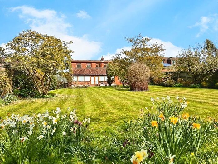 4 Bedroom Detached House For Sale In Kingsford Street, Mersham, TN25