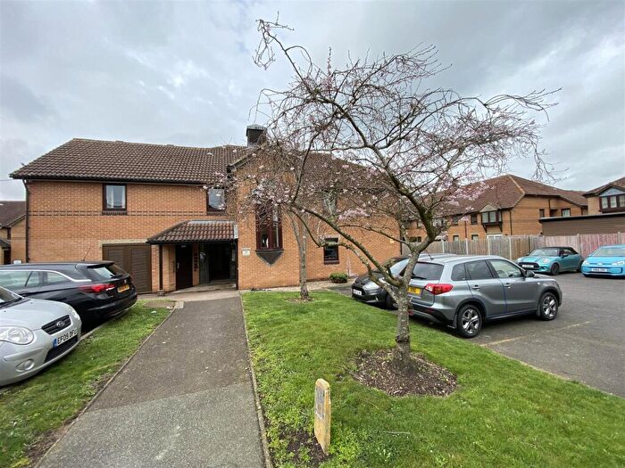 1 Bedroom Apartment For Sale In Portland Close, Romford, RM6