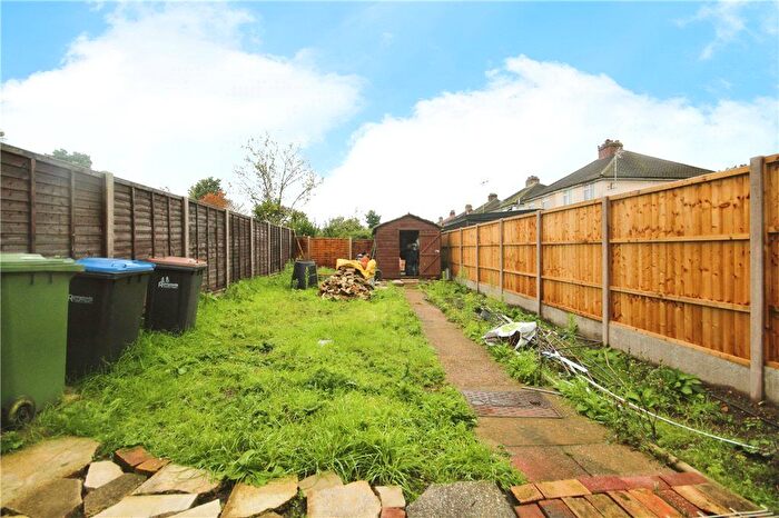 2 Bedroom End Of Terrace House To Rent In Marsh Lane, Addlestone, Surrey, KT15