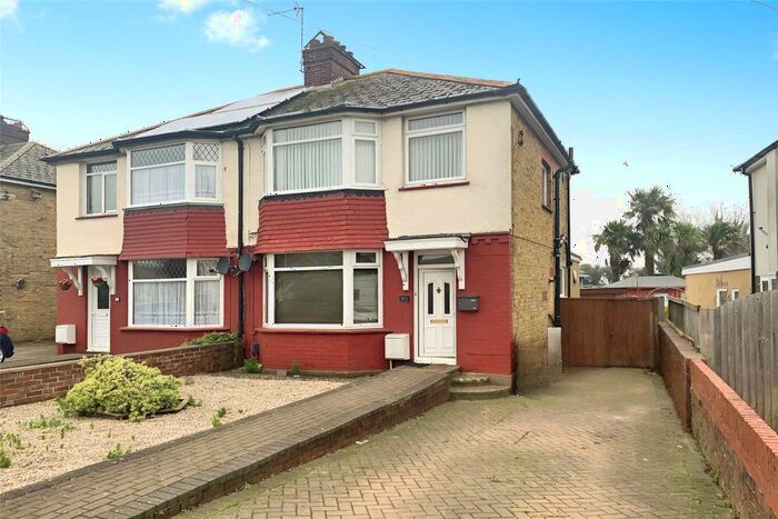 3 Bedroom Detached House To Rent In Northwood Road, Broadstairs, Kent, CT10