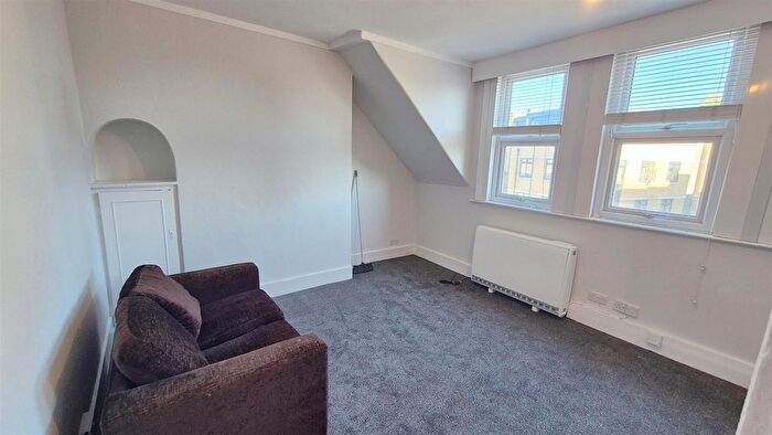 1 Bedroom Flat To Rent In London Road, Isleworth, TW7