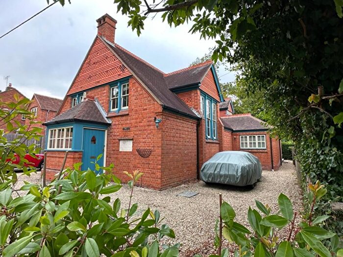 2 Bedroom Detached House For Sale In Reading, Berkshire, RG4