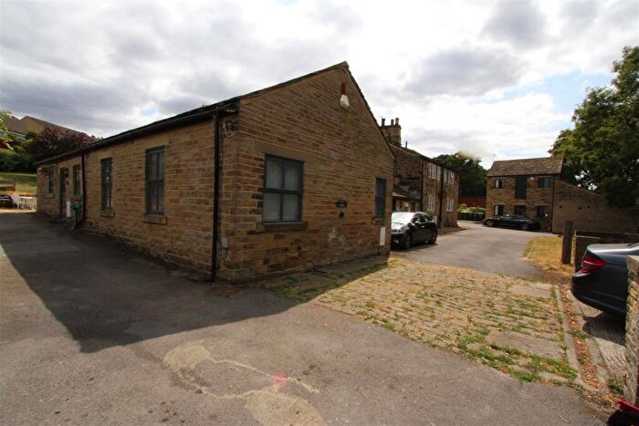 3 Bedroom Detached Bungalow To Rent In Leeds Road, Idle, Bradford, BD10