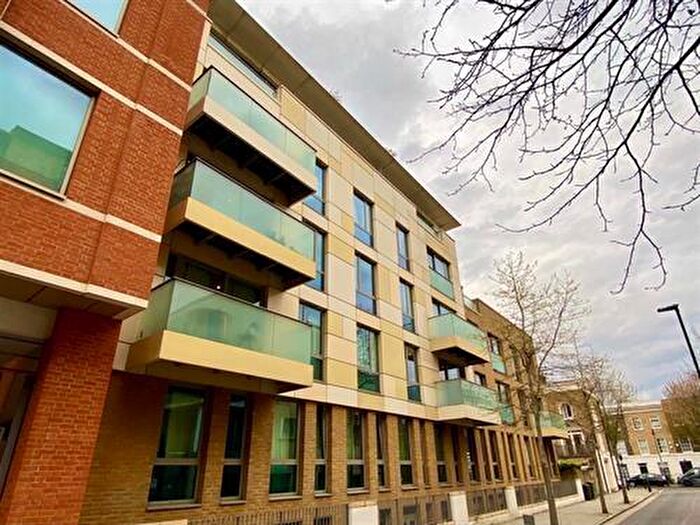 2 Bedroom Apartment For Sale In Trematon Walk, London, N1