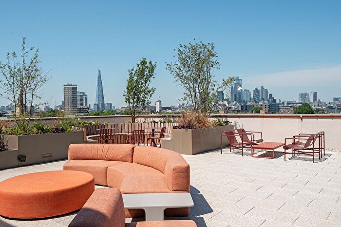 3 Bedroom Flat To Rent In Pearl Yard, Bermondsey, London, SE16