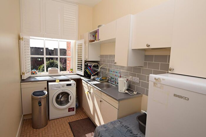 1 Bedroom Apartment For Sale In Flat Adams House, Adams Way, Alton, Hampshire, GU34