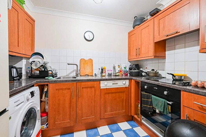 2 Bedroom Flat For Sale In Brunel House, Canary Wharf, London, E14