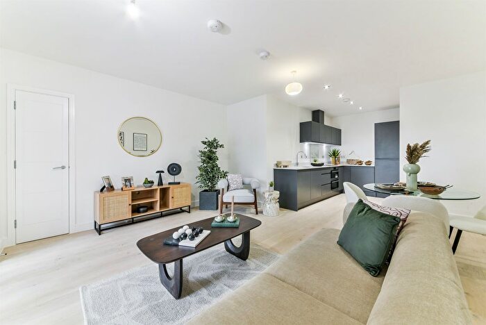 2 Bedroom Flat For Sale In Russell Hill Road, Purley, CR8