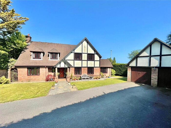 5 Bedroom Detached House For Sale In Parsonage Close, Petersfield, Hampshire, GU32