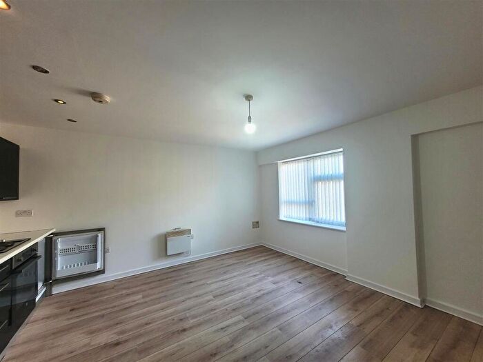 1 Bedroom Flat To Rent In Stone Street, Off Manor Row, Bradford, BD1