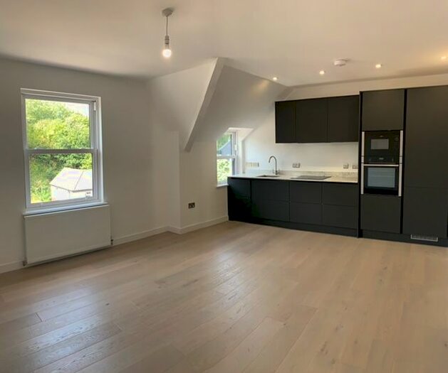 2 Bedroom Flat To Rent In Fidlas Road, Heath, Cardiff, CF14