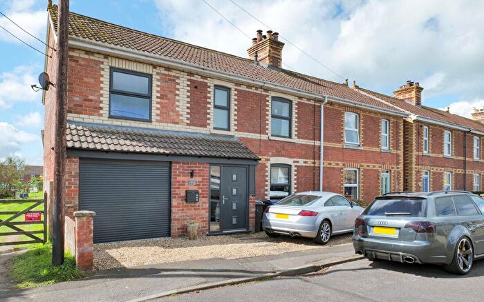 4 Bedroom Semi Detached House For Sale In Dunch Lane, Melksham, SN12