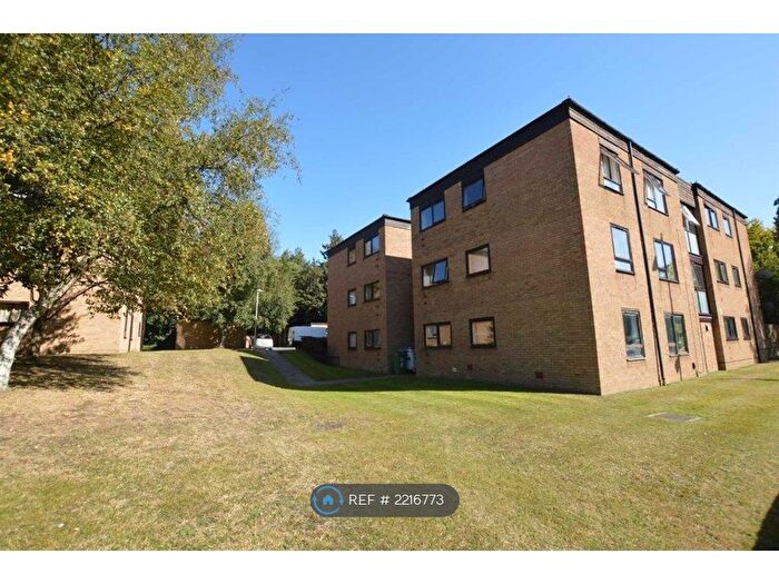 2 Bedroom Flat To Rent In Grandfield Avenue, Watford, WD17