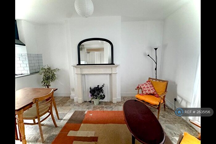 2 Bedroom Flat To Rent In Stoke Newington, Stoke Newington, Stamford Hill, London, N16