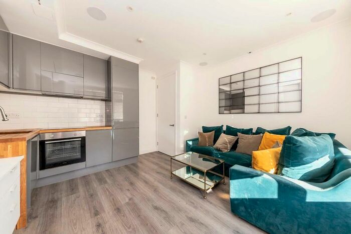 2 Bedroom Flat To Rent In The Vale, London, W3