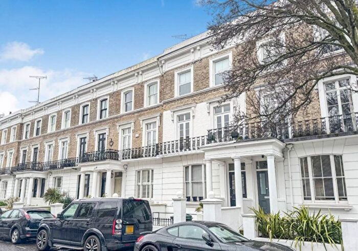 3 Bedroom Flat For Sale In B Fernshaw Road, Chelsea, London, SW10
