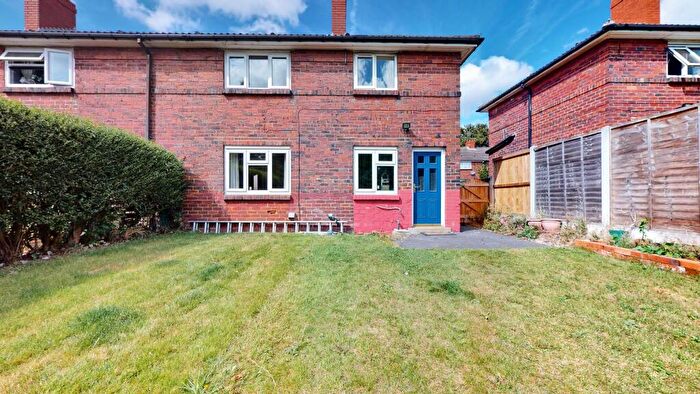 3 Bedroom Semi-Detached House To Rent In Miles Hill View, Leeds, LS7