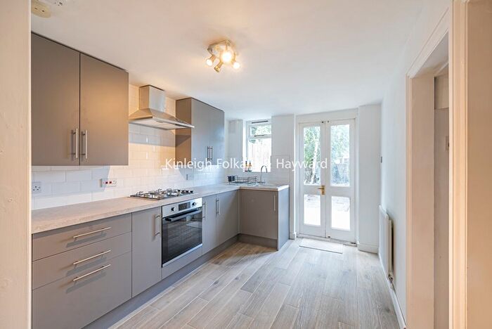 2 Bedroom Flat To Rent In Gambole Road, Tooting, London, SW17