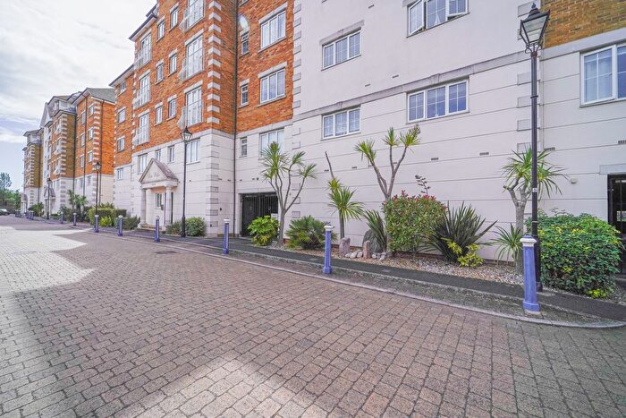 2 Bedroom Flat To Rent In Golden Gate Way, Eastbourne, BN23