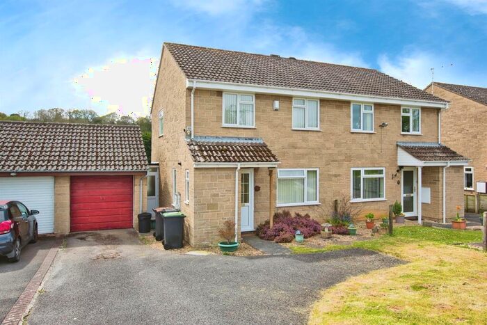 3 Bedroom Semi-Detached House For Sale In Compton Road, Yeovil, BA21