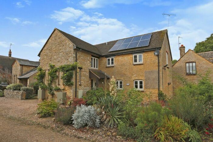 2 Bedroom Barn Conversion For Sale In East Street, Long Compton, Shipston-On-Stour, CV36