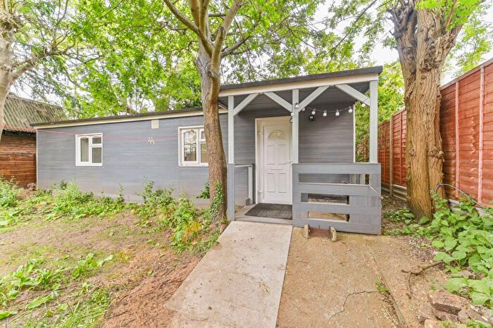 2 Bedroom Flat To Rent In Birch Tree Way, Croydon, CR0