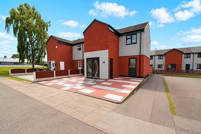 4 Bedroom Semi-Detached House For Sale In Redfield Close, Beswick, M11