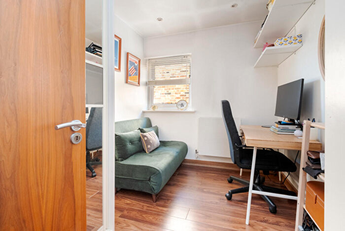 2 Bedroom Flat For Sale In Albion Drive, London, E8