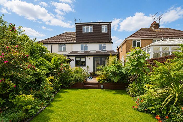 4 Bedroom Semi Detached House For Sale In Deaconsfield Road, Hemel Hempstead, HP3