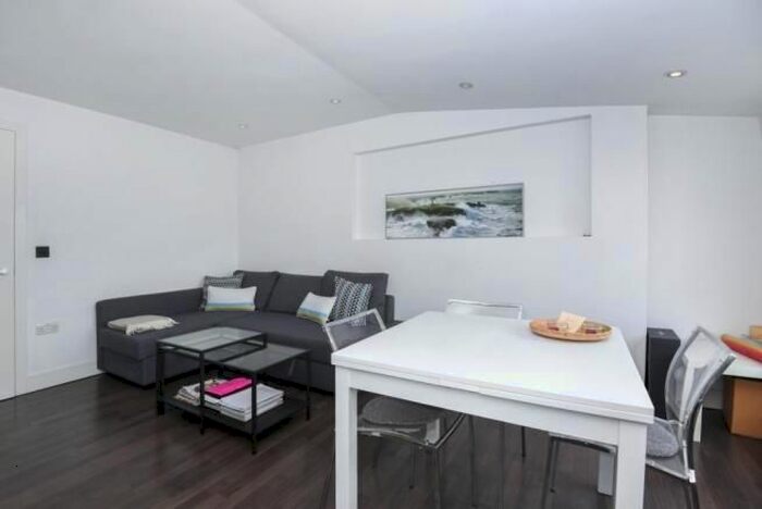 Studio To Rent In Medina Road, London, N7