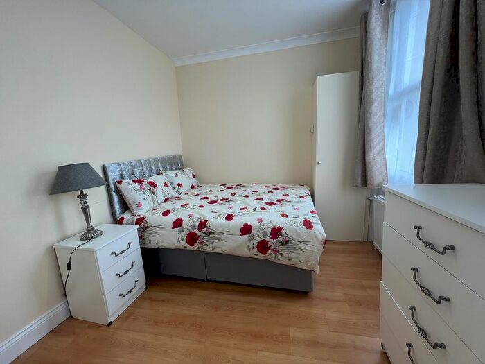 2 Bedroom Flat To Rent In Cromwell Road, London, SW7