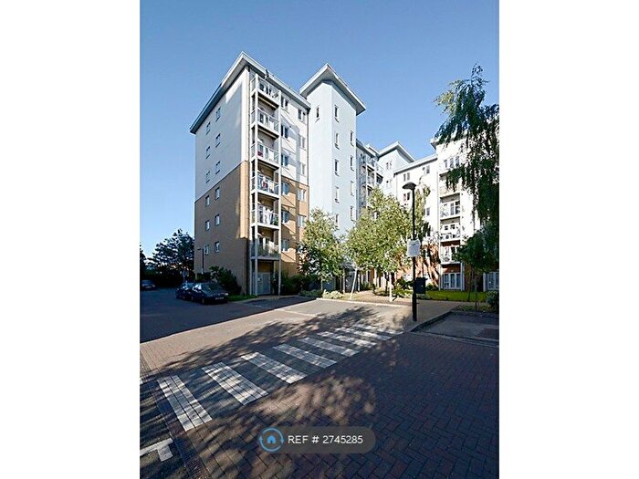 2 Bedroom Flat To Rent In Foundry Court, Slough, SL2