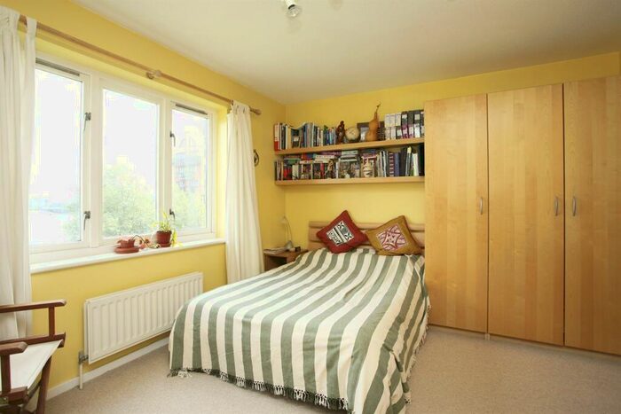 1 Bedroom Flat To Rent In Van Gogh Court, Amsterdam Road, Isle Of Dogs, E14