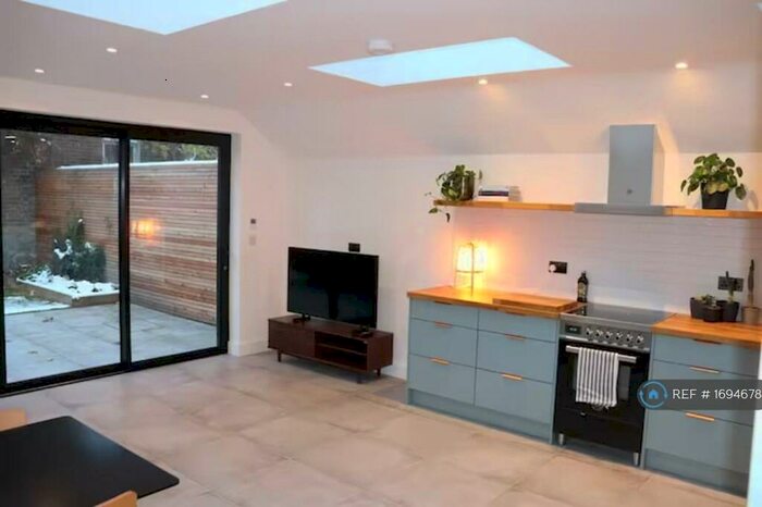 2 Bedroom Flat To Rent In Bovill Road, London, SE23