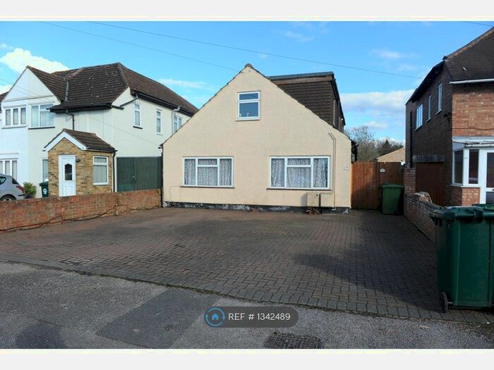 3 Bedroom Bungalow To Rent In Desford Way, Ashford, TW15