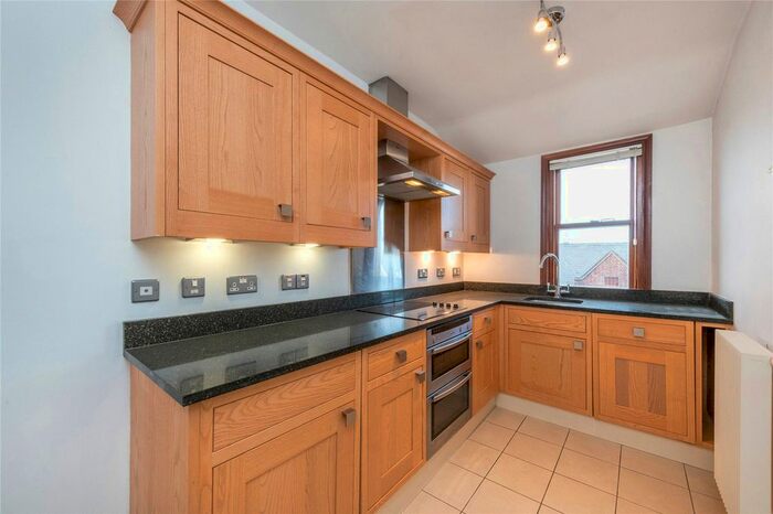 2 Bedroom Flat To Rent In Oakhill Road, London, SW15