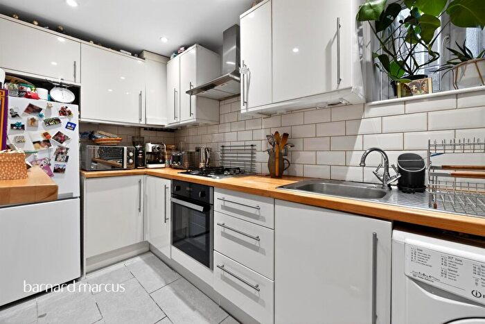 2 Bedroom Apartment For Sale In Coombe Road, Croydon, CR0