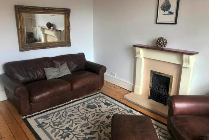 2 Bedroom Flat To Rent In Murieston Crescent, Edinburgh EH11