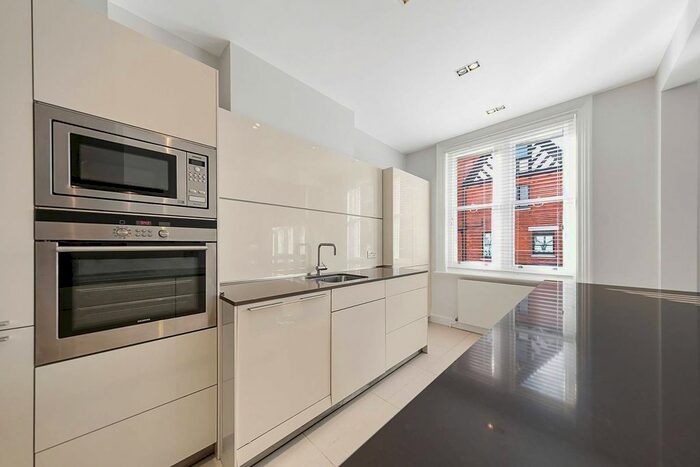 2 Bedroom Flat To Rent In Hans Crescent, Knightsbridge, London, SW1X