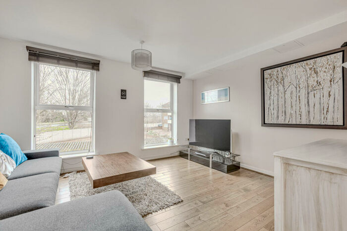 2 Bedroom Flat To Rent In Lincoln Lodge, Wadham Mews, SW14