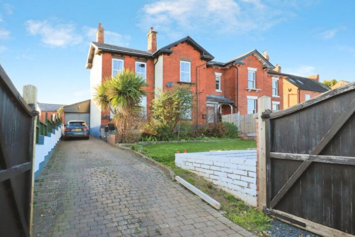 4 Bedroom Semi Detached House For Sale In Severn Road, Stourport-on-Severn, Worcestershire, DY13